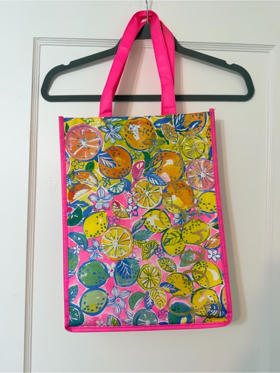 Lilly Pulitzer Handbags - Lilly Pulitzer Pink Citrus Pattern Tote